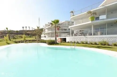 Zicht vanaf het zwembad