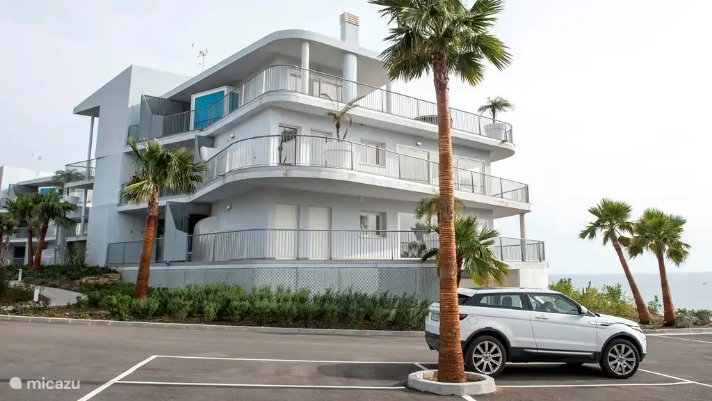 Zicht op South Beach 6, vanaf parkeerplaats (ook is er een vaste parkeerplek in de afgesloten parkeergarage voor u)