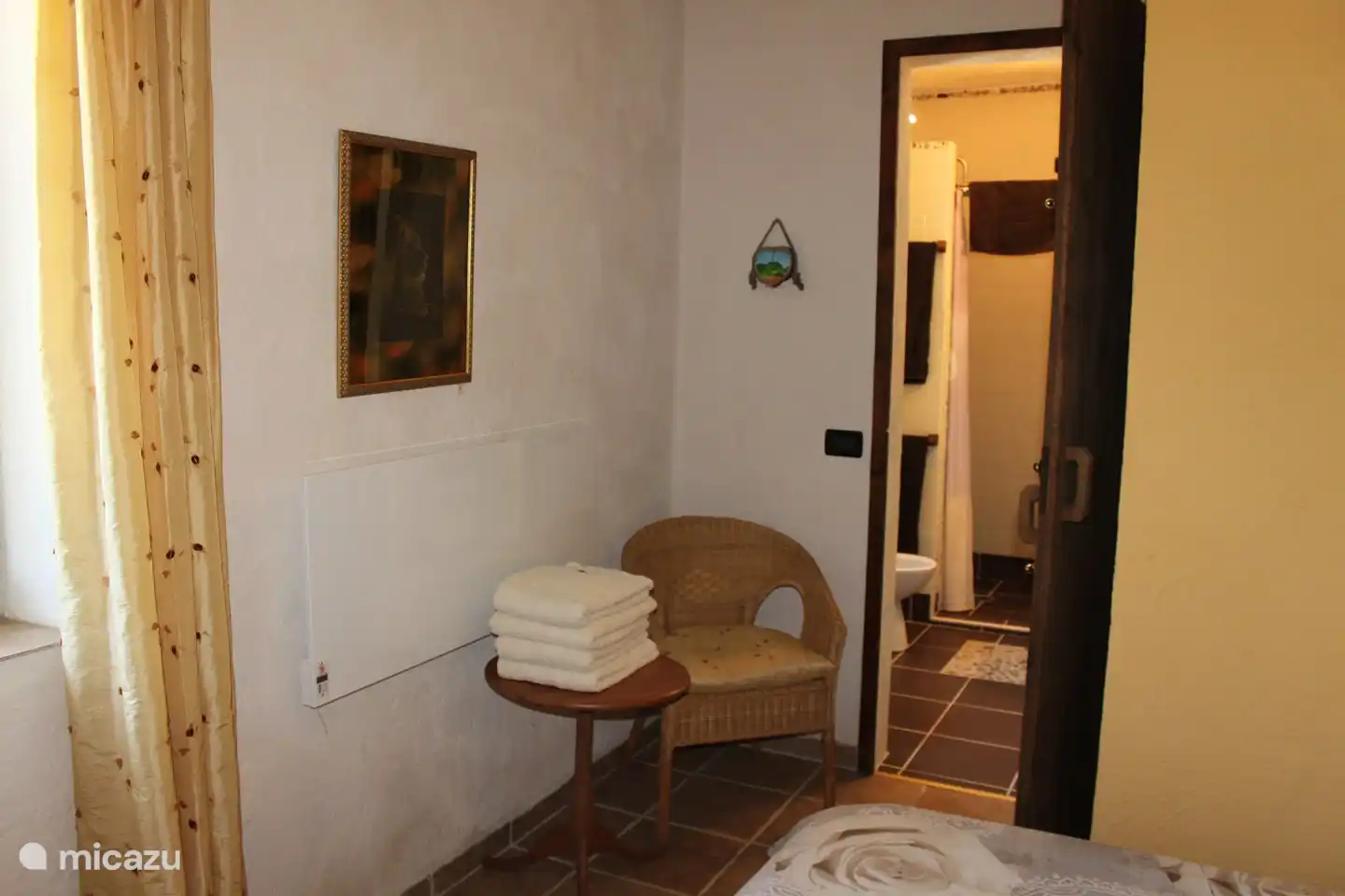 Schlafzimmer mit Doppelbett