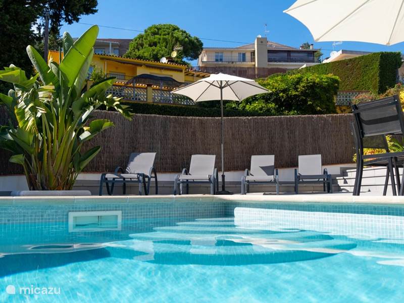 Vakantiehuis Spanje, Costa Brava, Lloret de Mar Vakantiehuis Casarulin: zwembad, airco, zeezicht