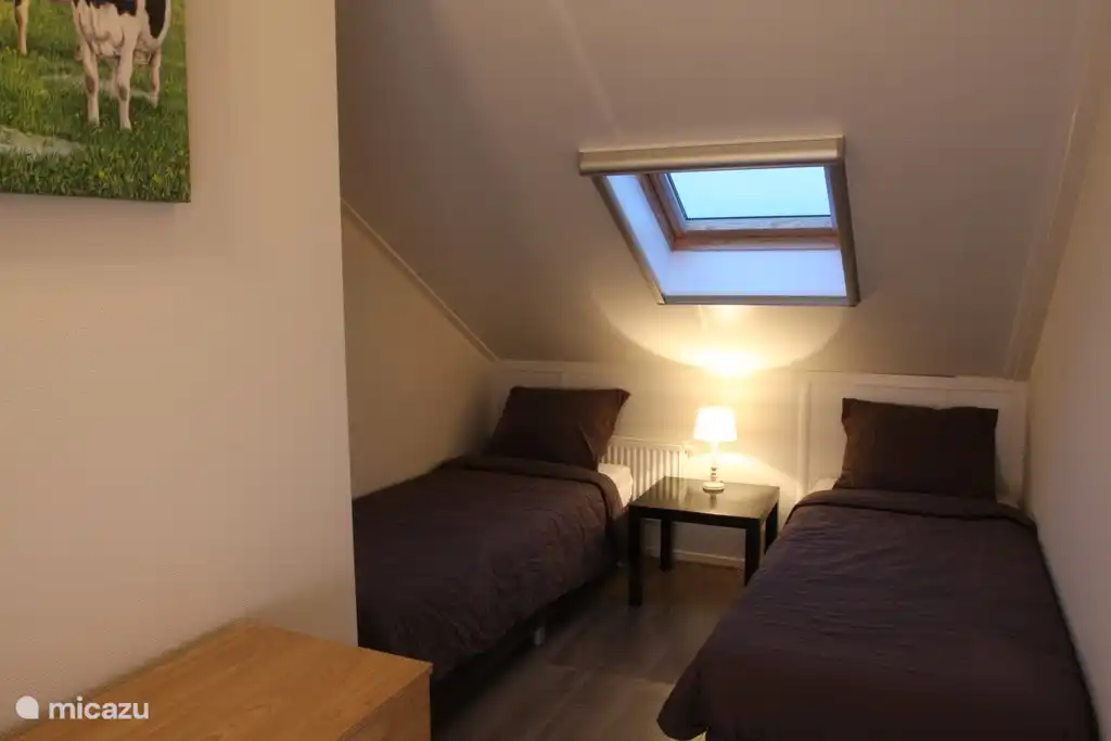 Zweites Schlafzimmer mit zwei Einzelbetten (1. Stock) Schlafzimmer 4