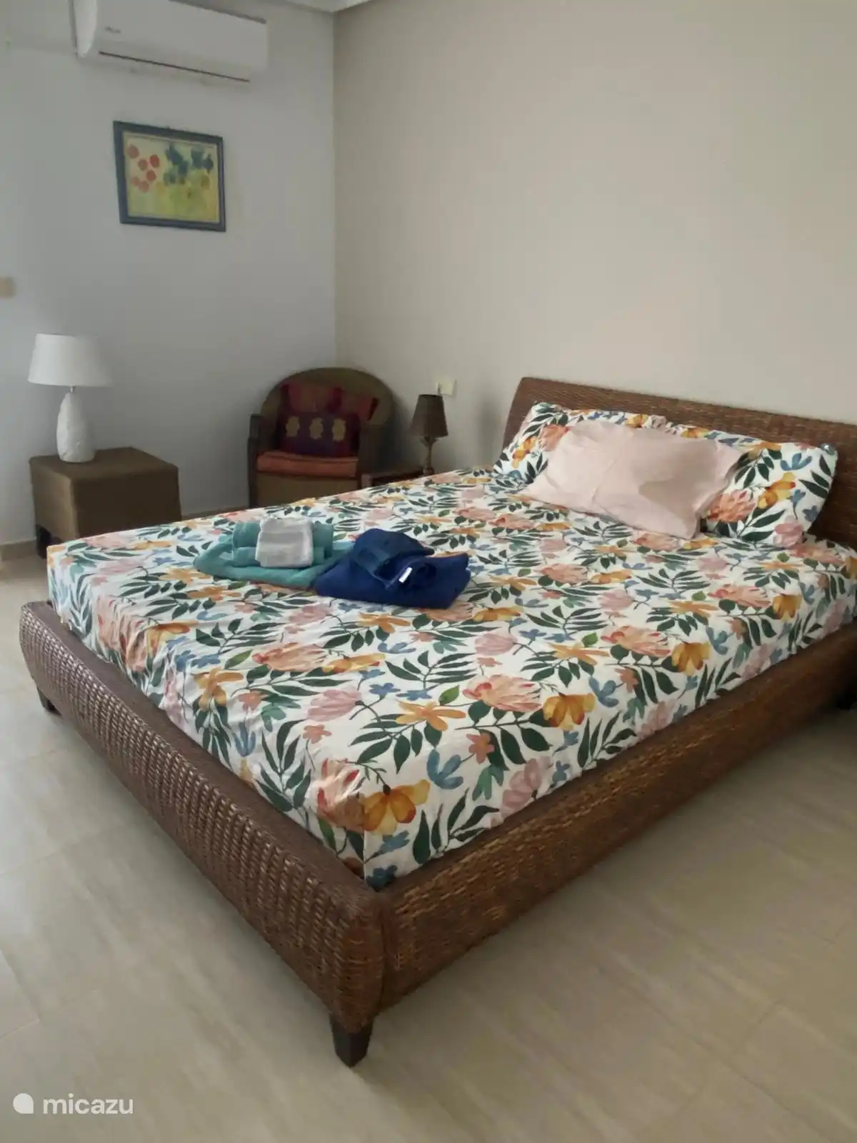 Schlafzimmer 1 mit Bett 1,60 x 2,00, Südbalkon en-suite Badezimmer