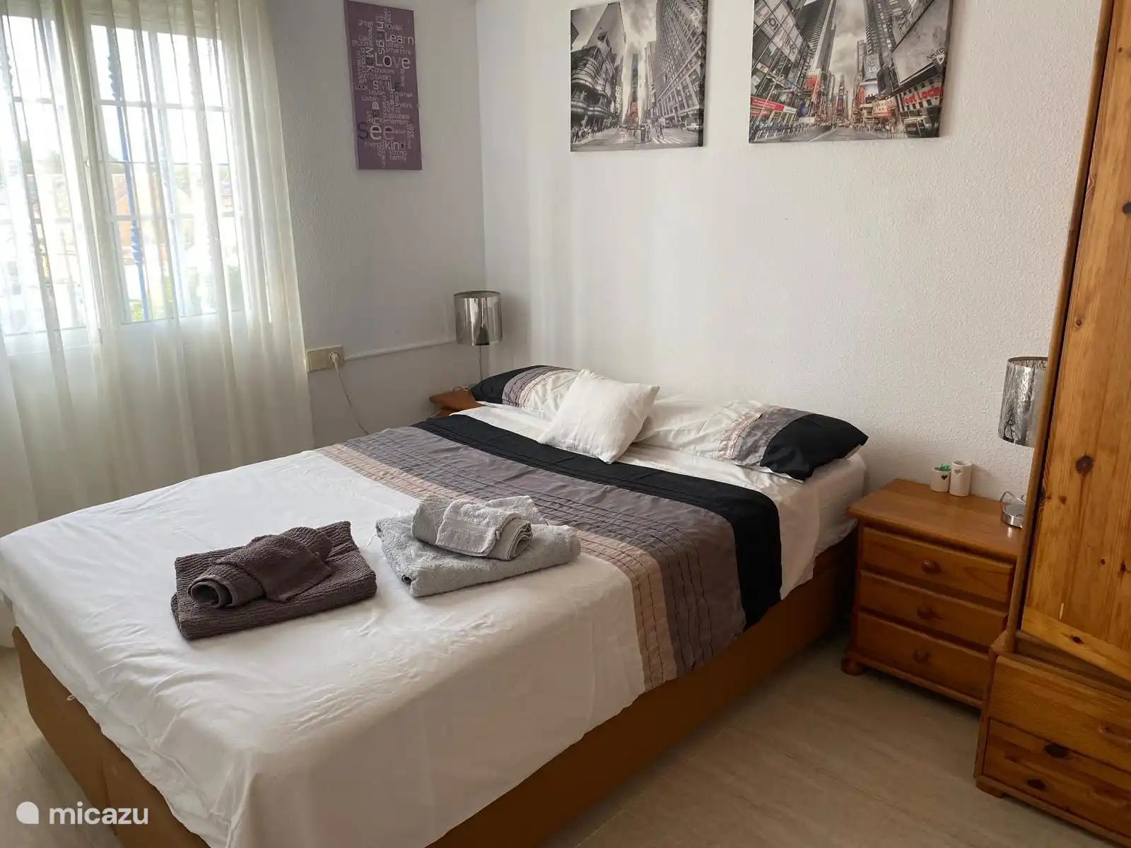 Zweites Schlafzimmer mit Bett 1,40 x 2,10