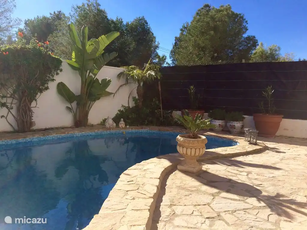 Südterrasse mit privatem Pool