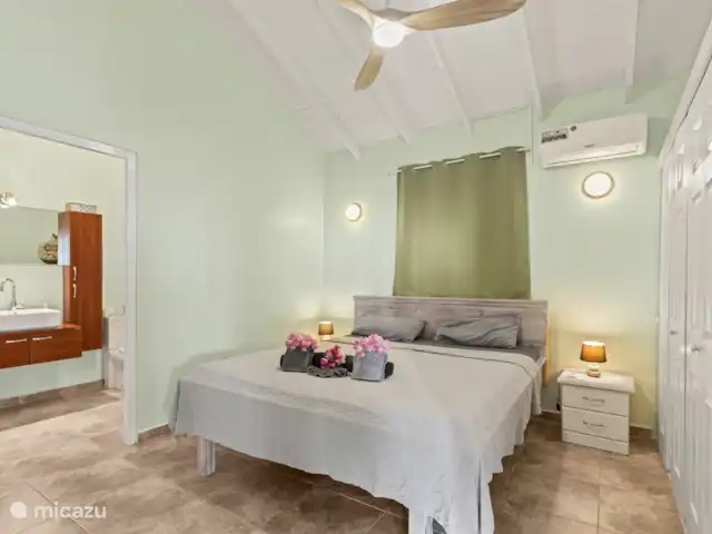 Cas Bon Bini - avec piscine | Curaçao, Banda Abou (ouest), Fontein - villa Chambre des maîtres avec salle de bain attenante