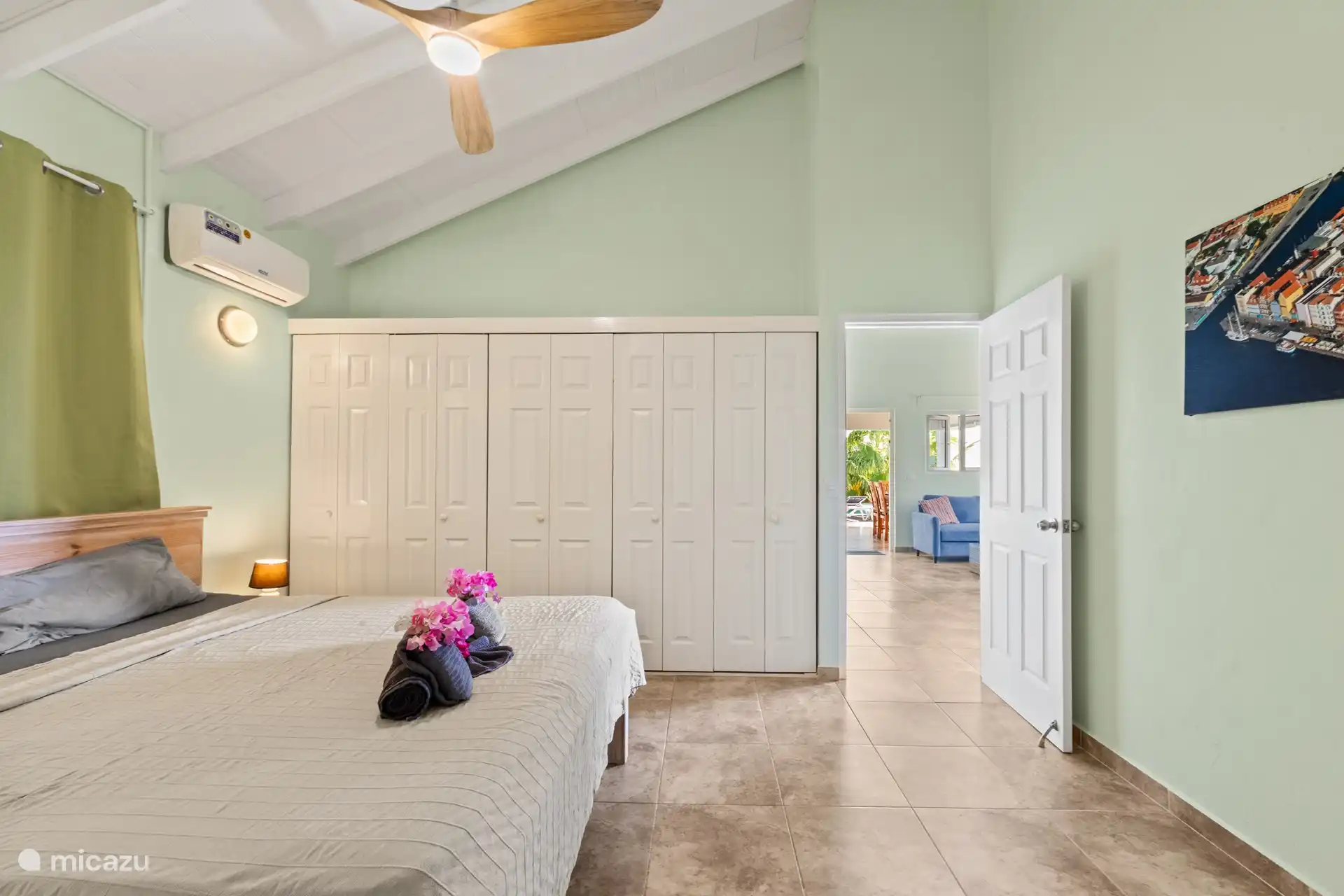 Hauptschlafzimmer mit eigenem Bad