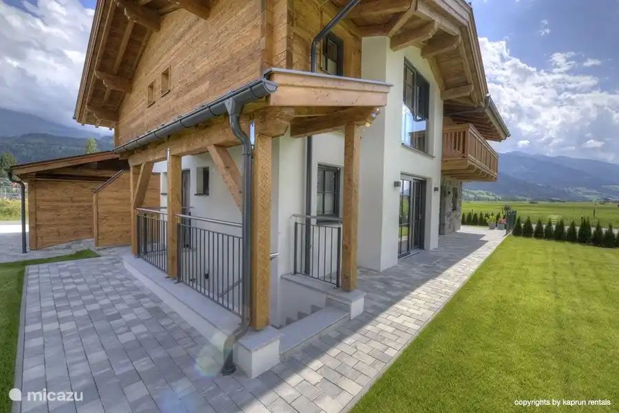 Na het skiën, kun je de benedeningang nemen om het skimateriaal heerlijk verwarmd op te bergen!