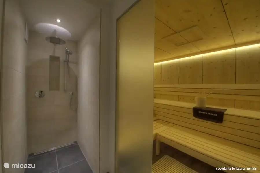 Altijd belangrijk: een koude douche direct na de sauna. Of een heerlijk warme, vlak voor de sauna.