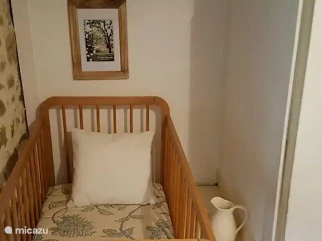 Domaine Charente - Gîte Charente | France, Charente, Mazières - gîte / cottage Chambre bébé, avec lavabo.