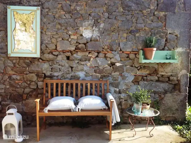Domaine Charente - Gîte Charente | France, Charente, Mazières - gîte / cottage Terrasse dans la cour arrière du Domaine Charente