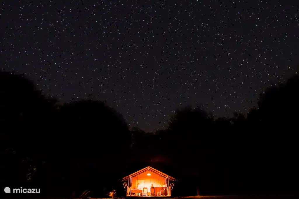 contemplar las estrellas en el glamping la Mirande