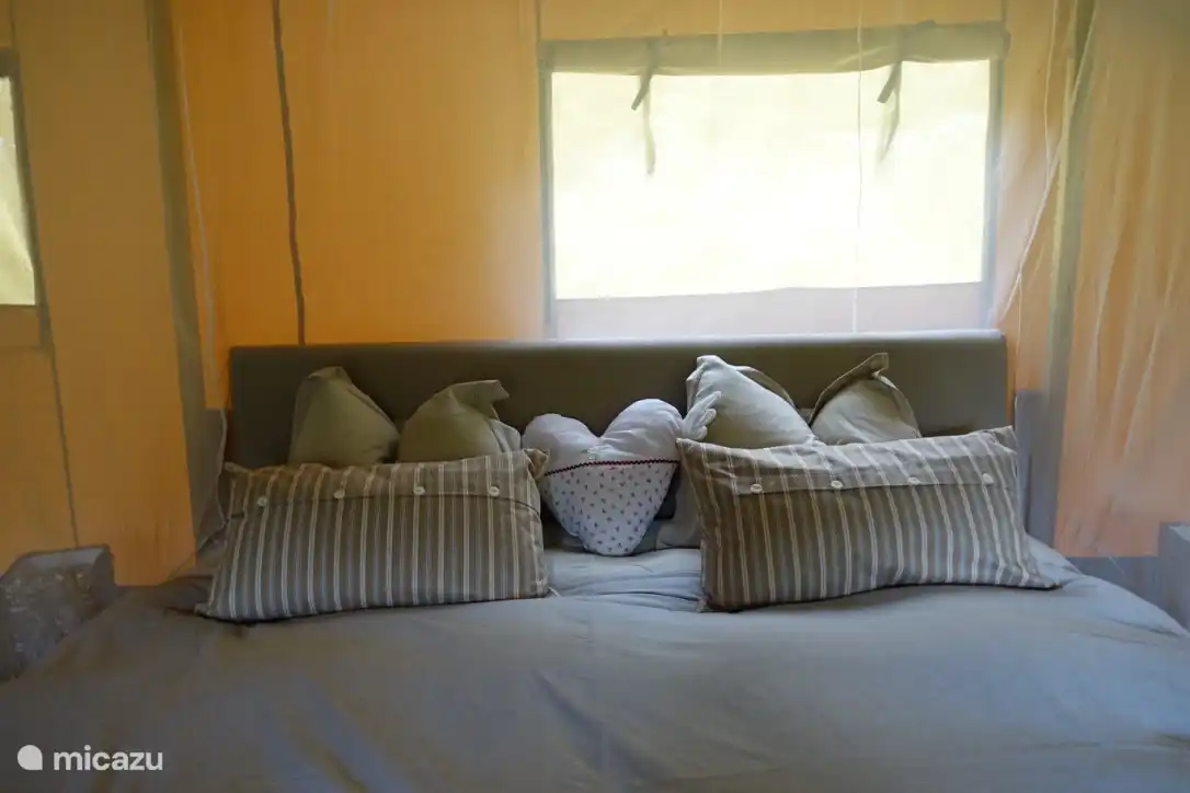 cama cómoda (1,80/2,00) con mosquitera la Mirande