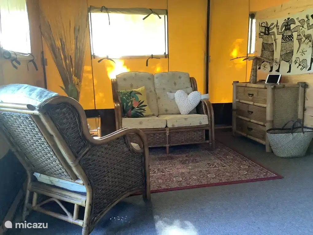 Acogedora zona de estar en glamping la Mirande