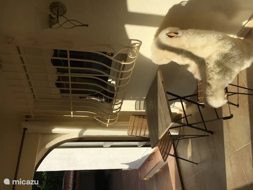 Naya à l'intérieur