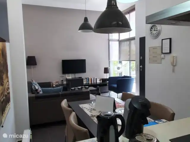 casa vacacional en España, Costa Blanca, Orihuela Costa – Golfo y Mar Mesa de comedor con 4 sillas en línea con la cocina