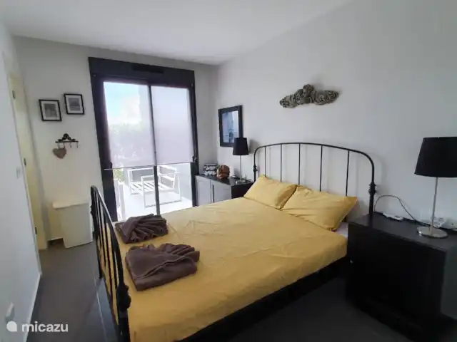 casa vacacional en España, Costa Blanca, Orihuela Costa – Golfo y Mar Dormitorio 2 con baño contiguo 2. Equipado con aire acondicionado