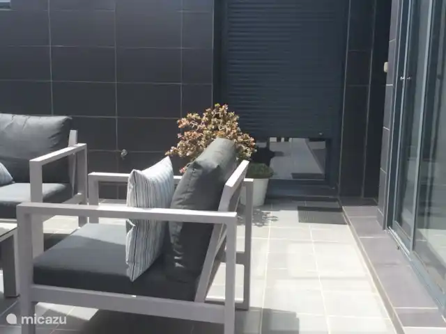 casa vacacional en España, Costa Blanca, Orihuela Costa – Golfo y Mar La terraza de la planta baja tiene asientos cómodos