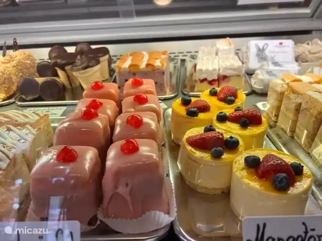 Villa Sonnata huren in Oostenrijk, Karinthië, Kötschach-Mauthen - geschakelde woning Bij de beste bakker van het dorp valt naast brood ook koffie en gebak te nuttigen ;-D (Bäckerei Matitz)