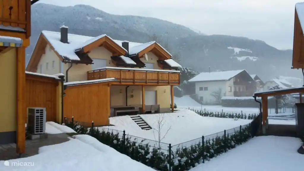 Hinterhof im Schnee
