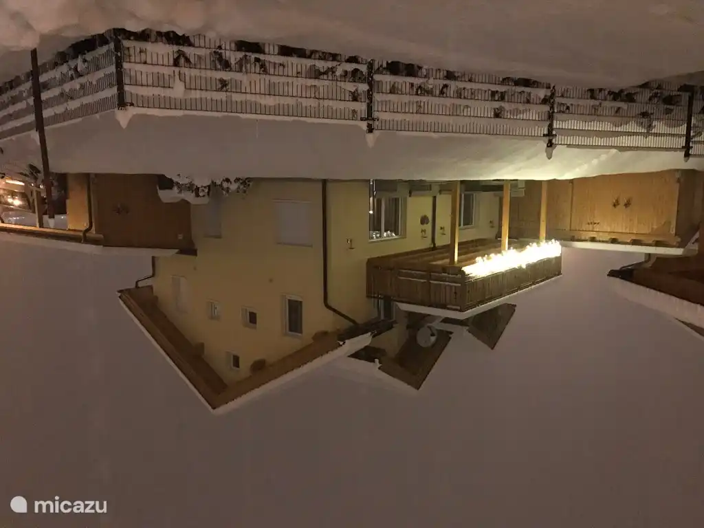 Schnee, Weihnachtsbeleuchtung und Holzofen auf, was will man mehr während Ihres Weihnachten (Ski) Urlaub verbringen wollen