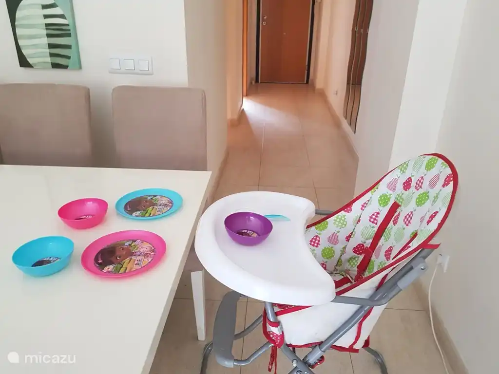 Kinderstoel gratis en makkelijk voor bij de tafel