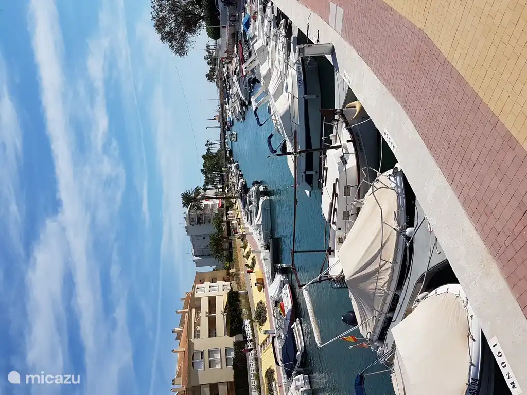 De vernieuwde jachthaven van Xabia bij het Arenal strand