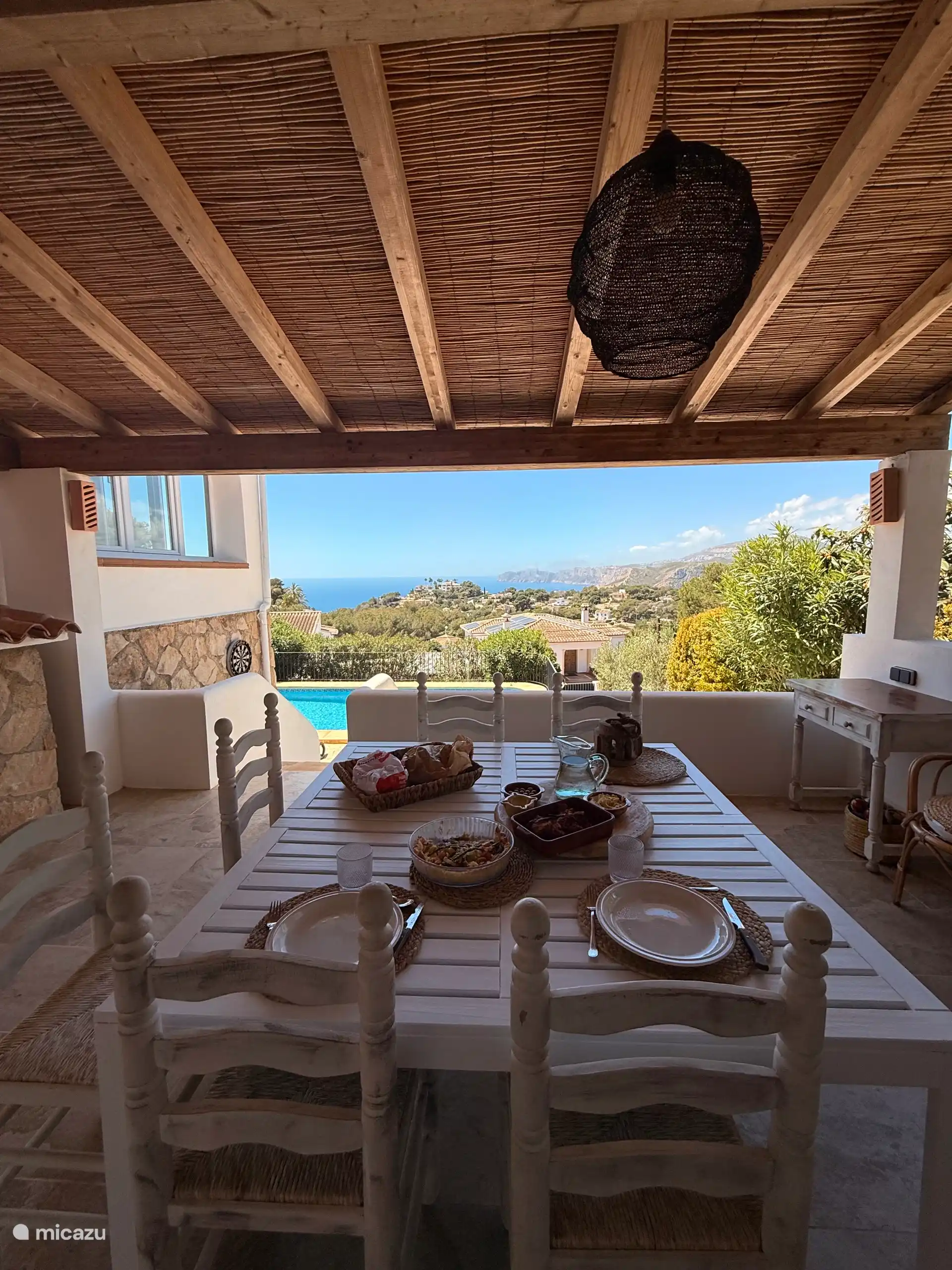 Outdoor kitchen with gas plancha