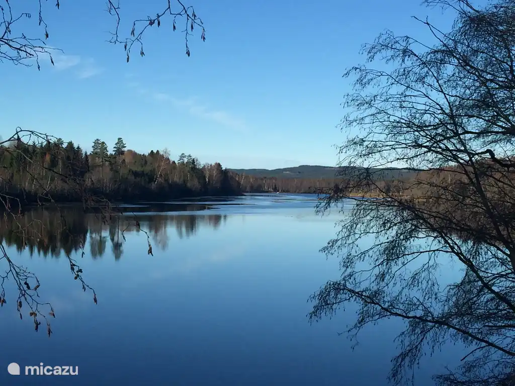 Der Fluss Klarälven (klarer Fluss) vor dem Ferienhaus (50 m).