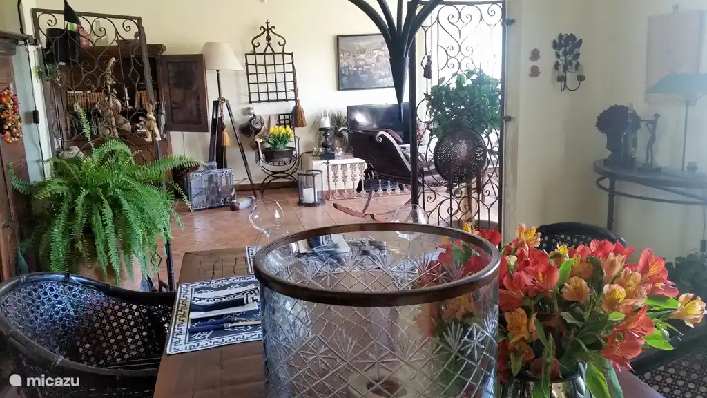 Vue de la salle à manger sur le salon