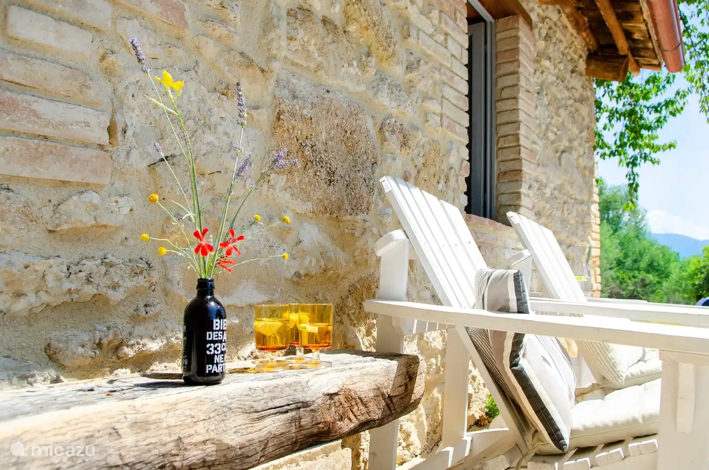 Lado de la casa principal