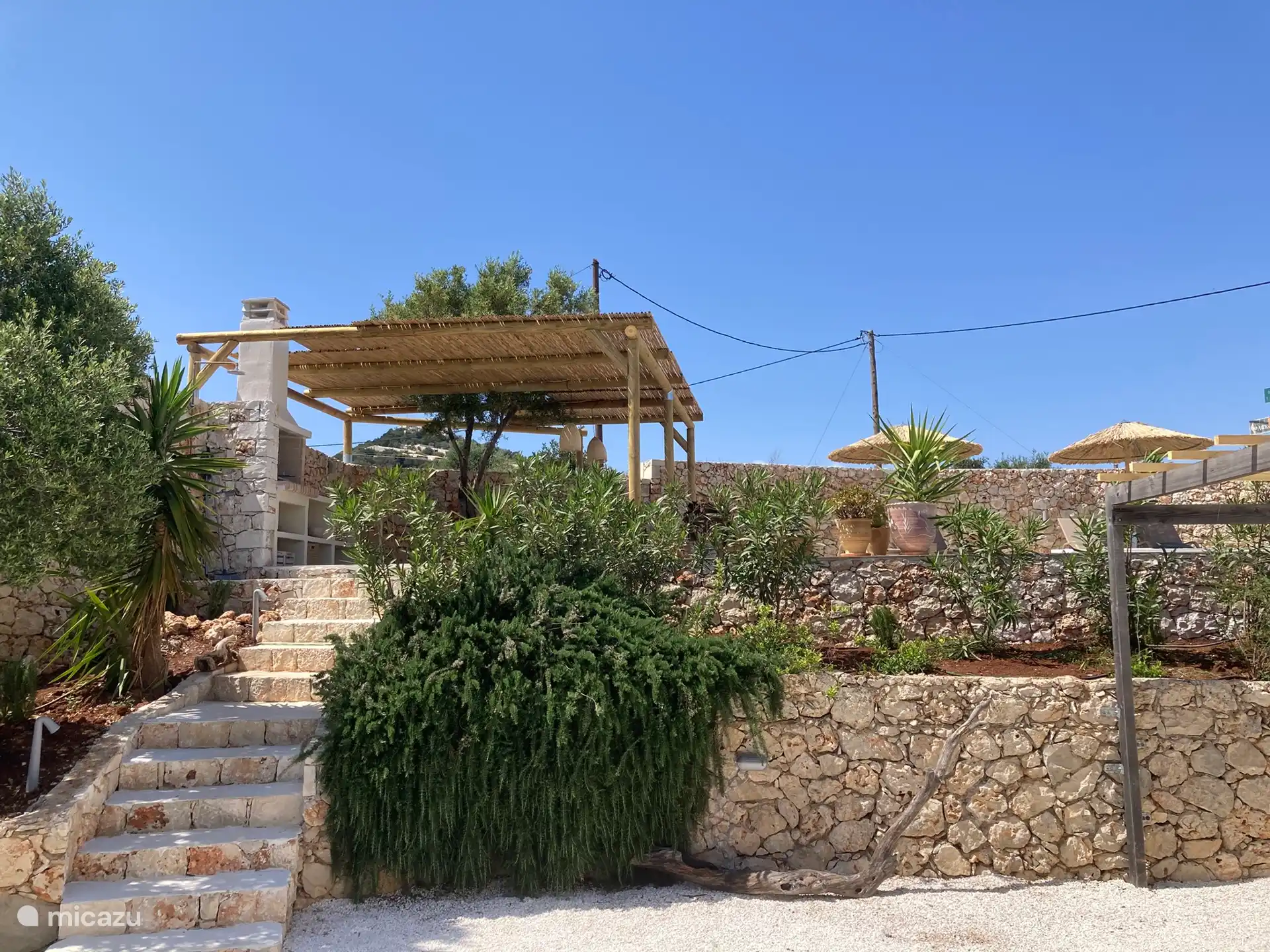 De trap naar het zwembad