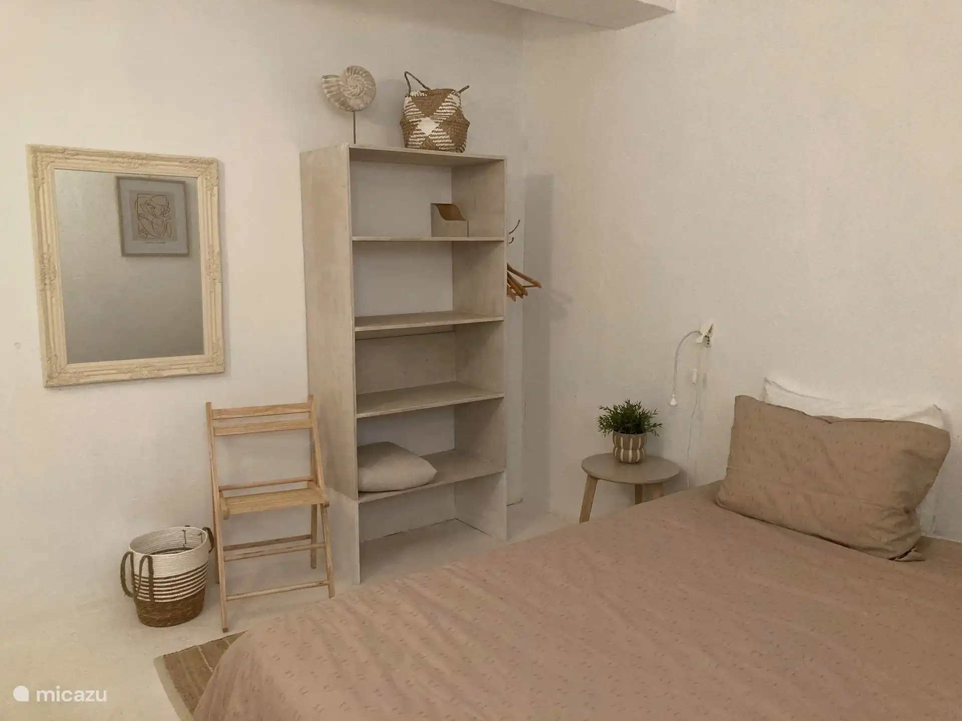 Slaapkamer 2 Basement met één 2 persoons-bed.