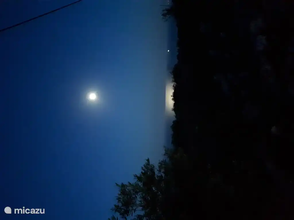 Betoverende maan, vanaf het terras