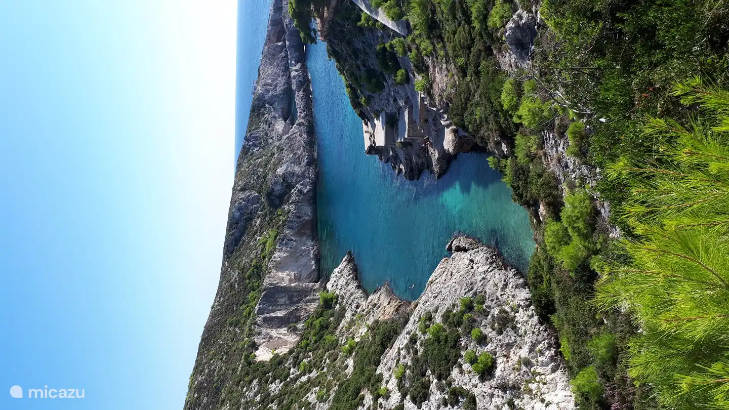 Ook aan de noord kant van het eiland zijn prachtige baaitjes. 