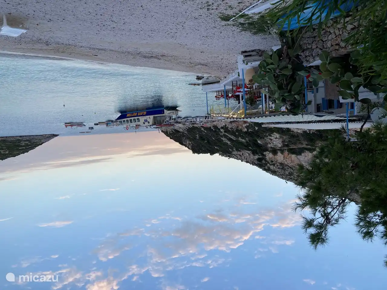 Eettentje La Storia op het strand in plaatsje Agios Nicolaos.