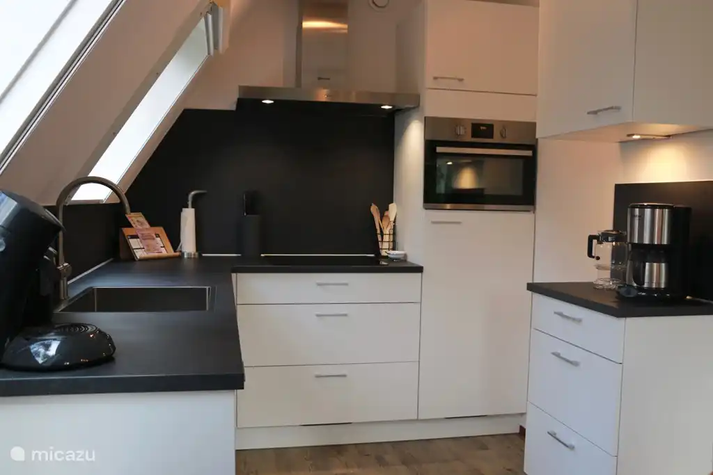 die neue Küche mit allen modernen Geräten