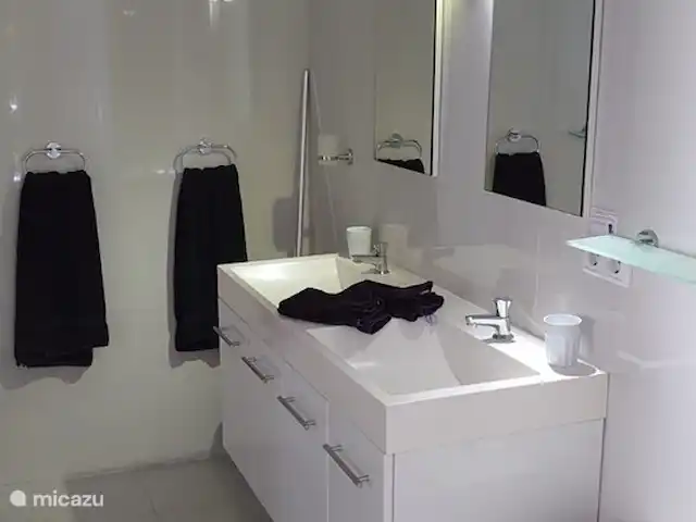 Appartement 'C' JAN THIEL TOUT COMPRIS !! | Curaçao, Banda Ariba (est), Jan Thiel - appartement Salle de bain très spacieuse et luxueuse