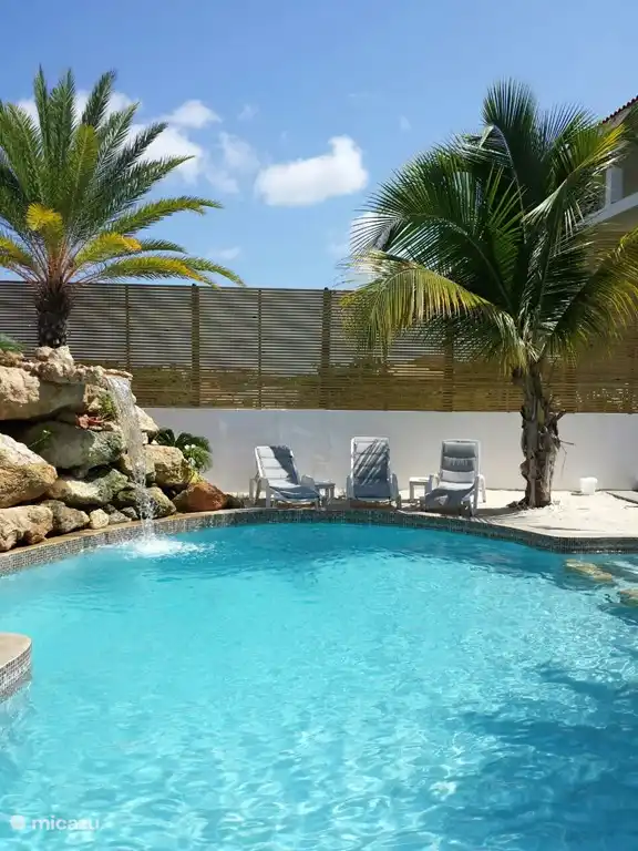 Heerlijk relaxen in of aan het zwembad!