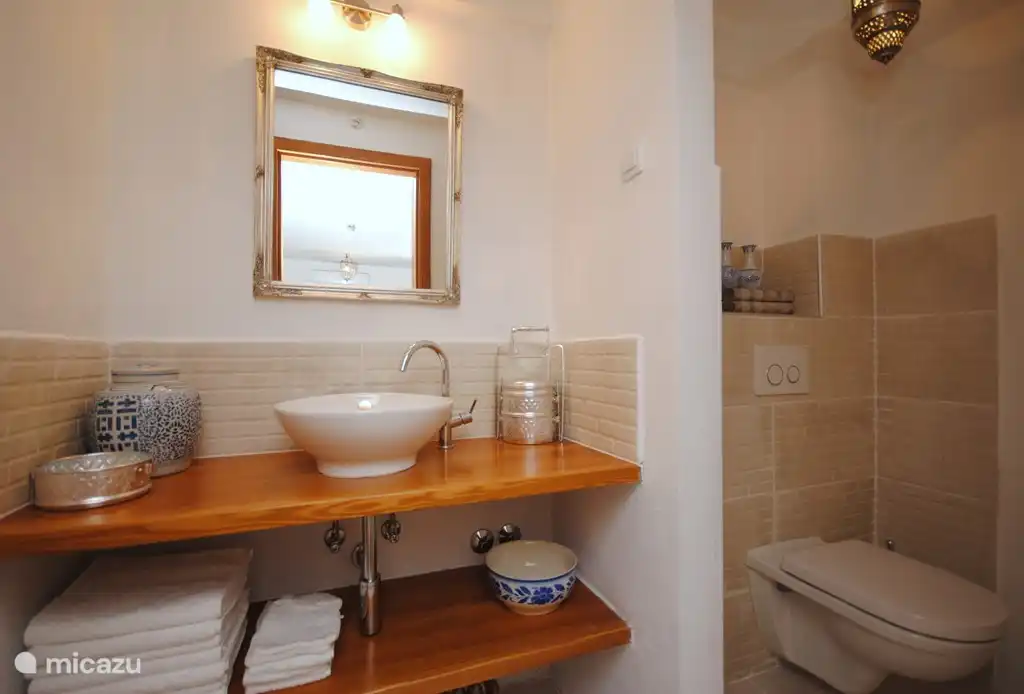 También en el 1er piso un hermoso baño.