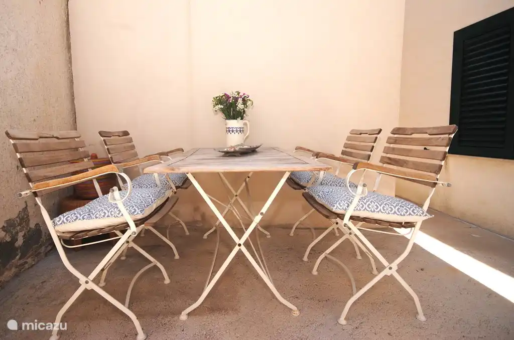 Un maravilloso lugar para comer o sentarse fuera.