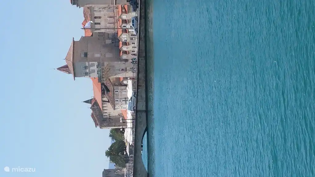 Vista de Trogir desde el taxi acuático desde Split