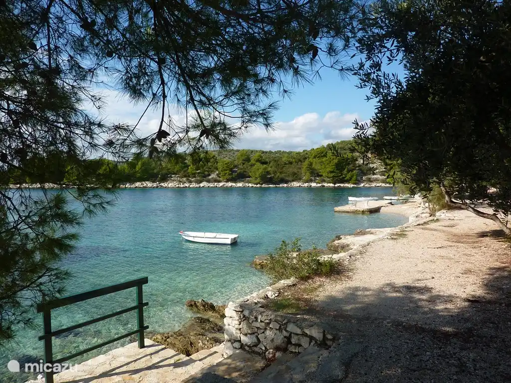 Una hermosa bahía en Ciovo, la isla que limita con Trogir.