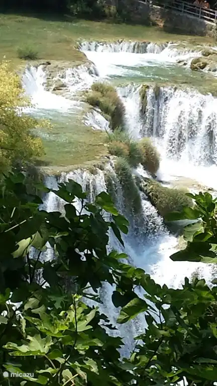 Las cascadas de krka. Es cierto que está ocupado en verano, pero vale la pena la excursión.