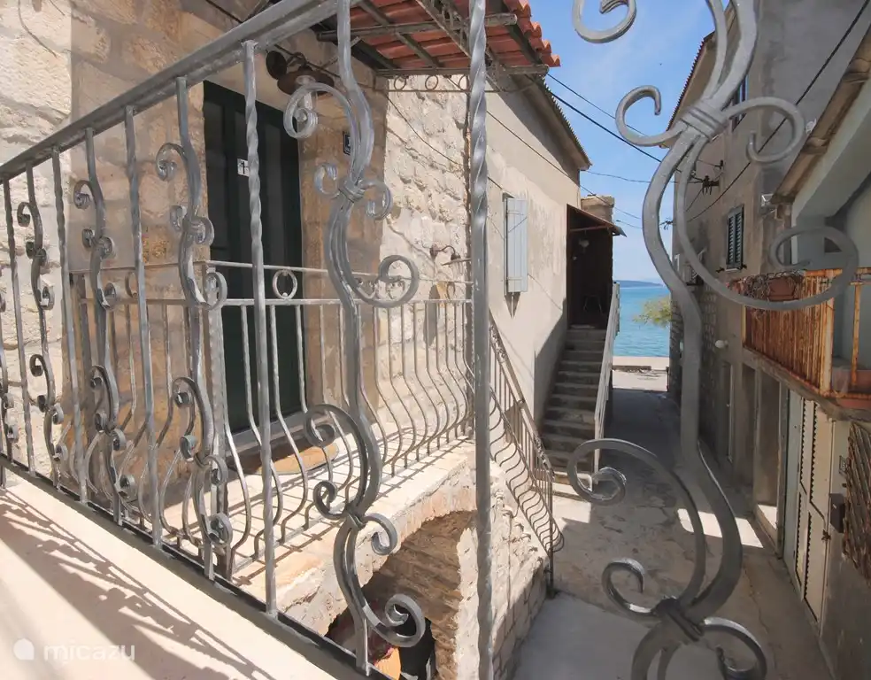 Nuevamente una vista al mar. También es maravilloso sentarse en el balcón al sol de la tarde.