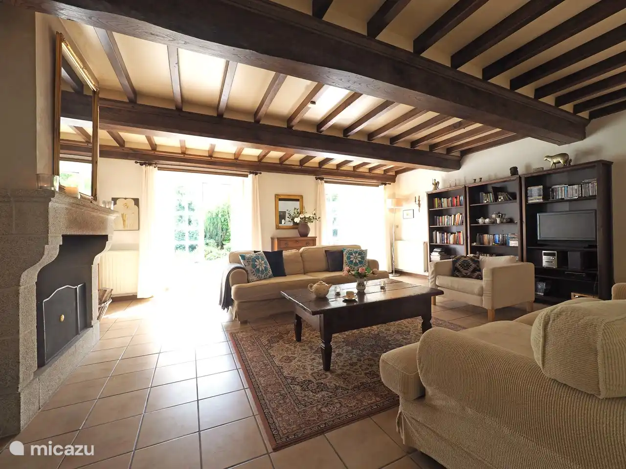 Wohnzimmer mit Kamin