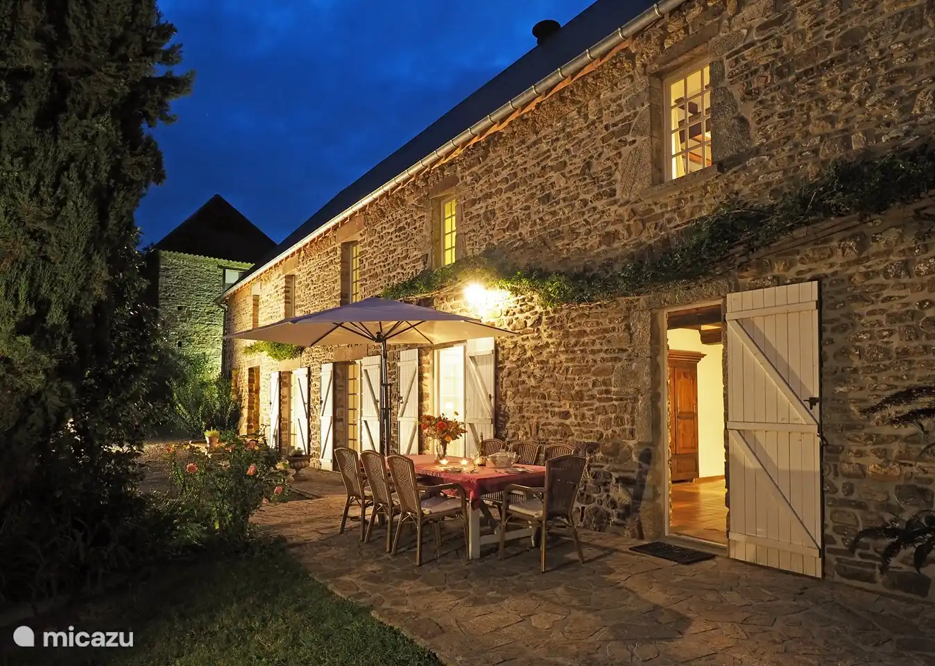 Die Terrasse in der Dämmerung