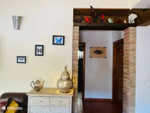 Casa Rosalía en España, Andalucía, Arenas - finca Salón al pasillo