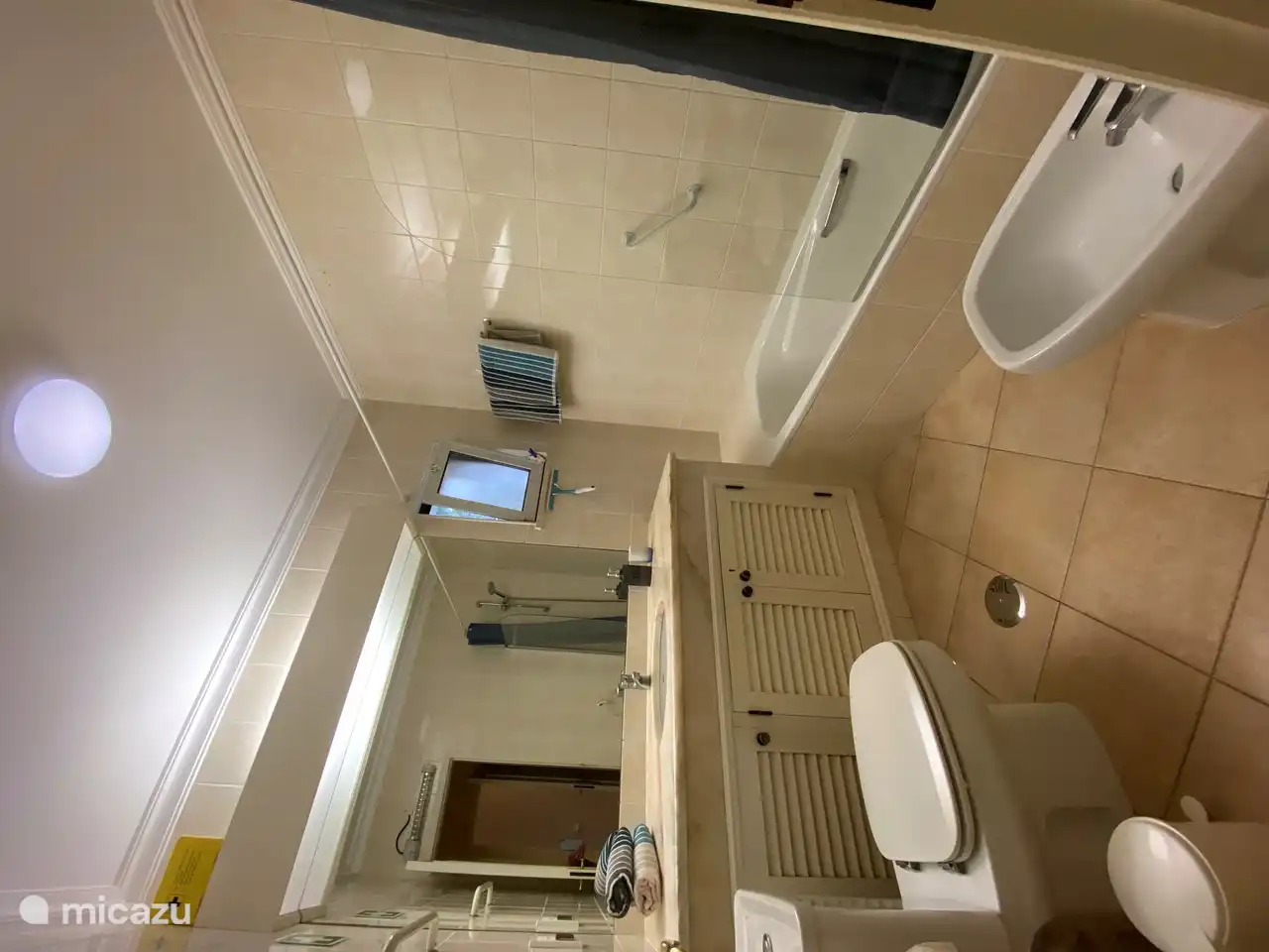 salle de bain attenante