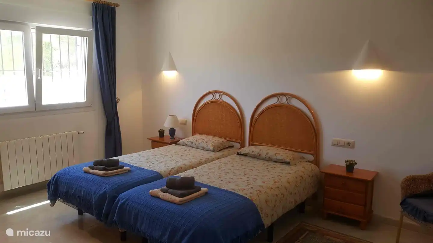 El dormitorio muy amplio con baño privado.