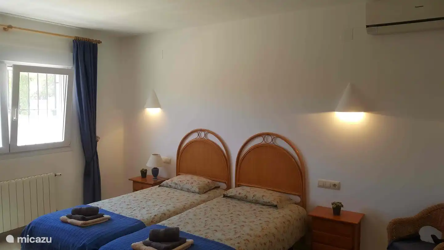 El dormitorio muy amplio con baño privado.